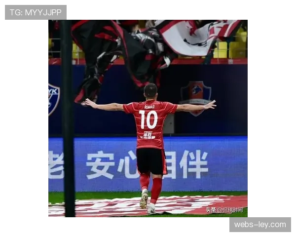 幕后特写：跟随中超一线队战术分析师的24小时，从录像剪辑到报告呈现